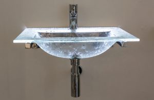 Trendstarke Waschbecken von Glas im Bad - die 360°HzweiO Bäderausstellung in Planegg